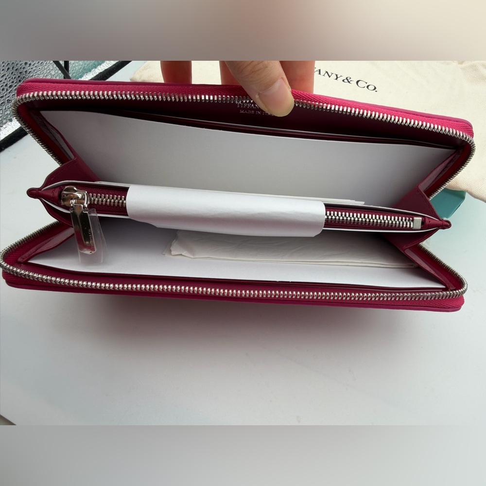 Tiffany & Co. New red black ombré leather L zip wallet - Picture 8 of 12